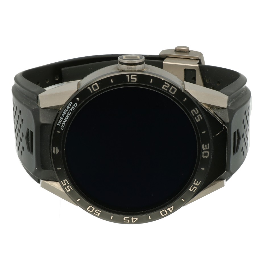 tag heuer titanium connected